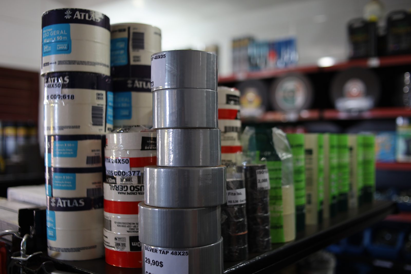 Materiais para solda, corte e pintura disponíveis